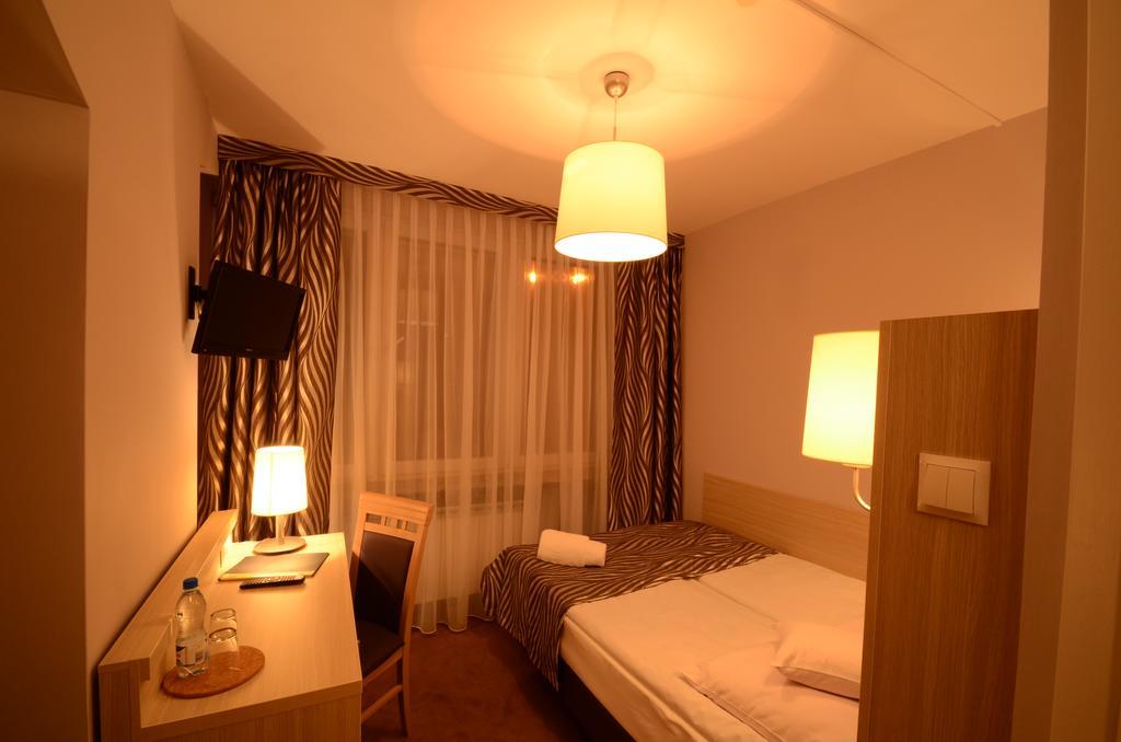 Hotel Pzmot Λούμπλιν Δωμάτιο φωτογραφία